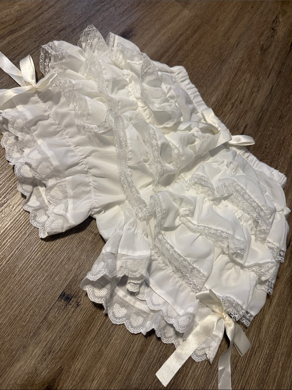 NWOT White Ruffled Lace Bloomers with Satin Ties - Picture 6 of 7